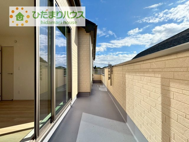 【バルコニー】 | 土浦市烏山4丁目　新築戸建　D号棟 | バルコニーはあなただけの花火会場。色とりどりの花火が夜空を彩ります。