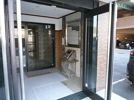 ヴィラージュ海田東棟のエントランス