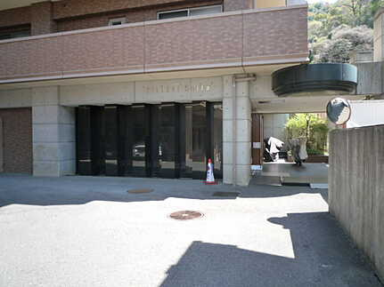 ヴィラージュ海田東棟のエントランス