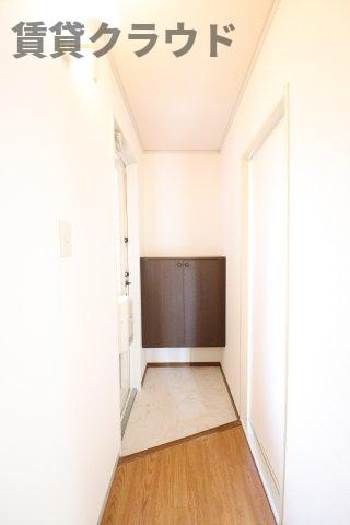 サンモールおゆみ野　Ｂの玄関|収納もある玄関です
