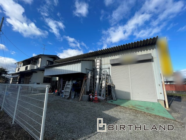 中古戸建・中古住宅　郡山市富久山町福原字水尾沢　行健小・行健中の外観|倉庫付きの物件になります！住居スペースは道路に面していないのでプライベート空間を守れます！