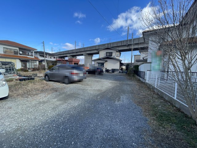 中古戸建・中古住宅　郡山市富久山町福原字水尾沢　行健小・行健中の駐車場|西側の土地は広めなので、倉庫前以外にも複数台駐車可能です。