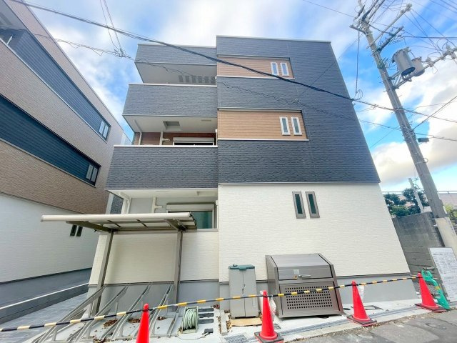 フジパレス十三イーストの外観