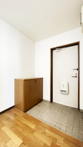 ハイツあすかの玄関