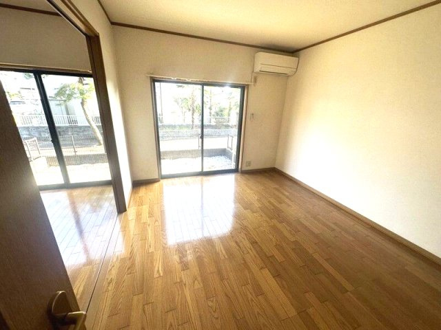 ウィングコートの居間・リビング