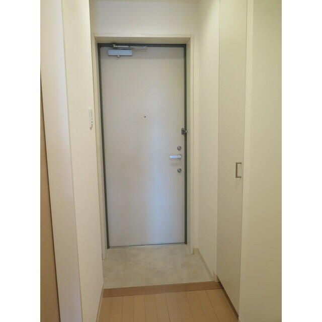 ヴェルデュール本郷　弐番館の玄関