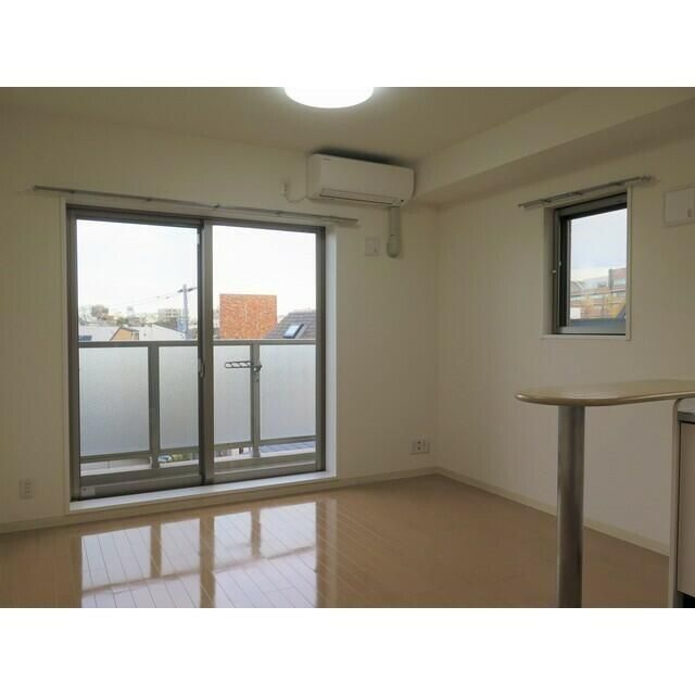 ヴェルデュール本郷　弐番館の居間・リビング