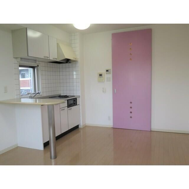 ヴェルデュール本郷　弐番館の洋室