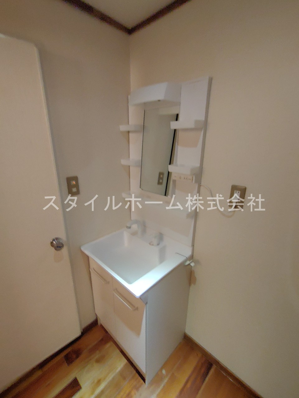 ユトリロ新栄 B棟の洗面所