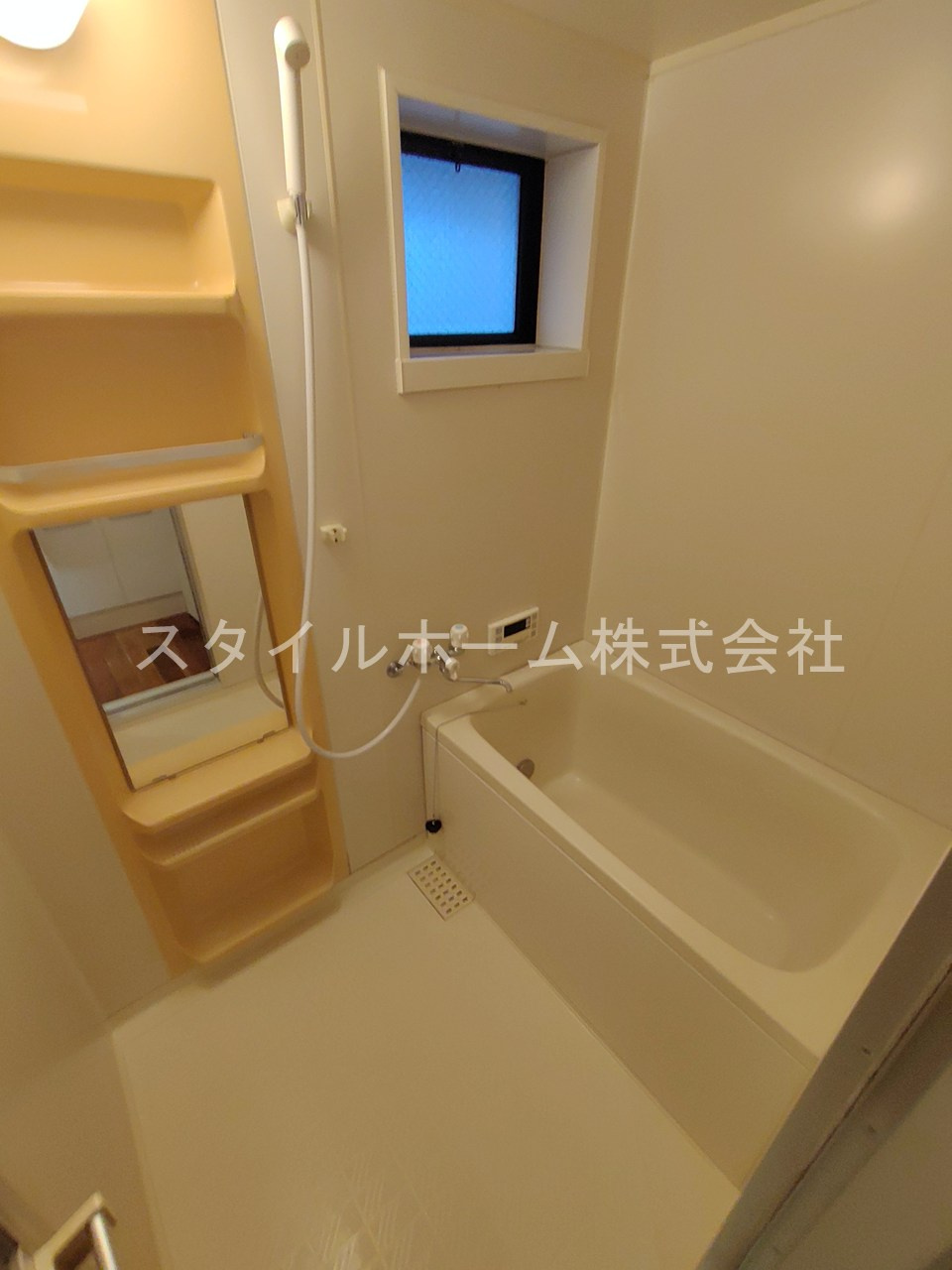 ユトリロ新栄 B棟の浴室