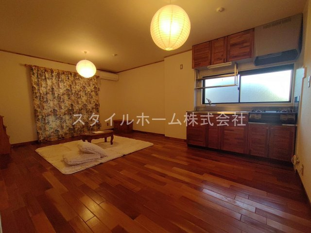 ユトリロ新栄 B棟の居間・リビング