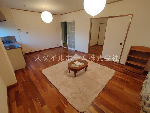 ユトリロ新栄 B棟の居間・リビング