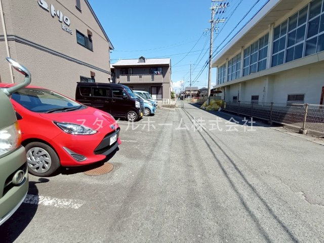 ユトリロ新栄 B棟の駐車場