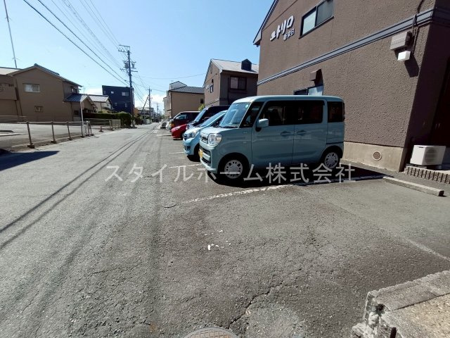 ユトリロ新栄 B棟の駐車場