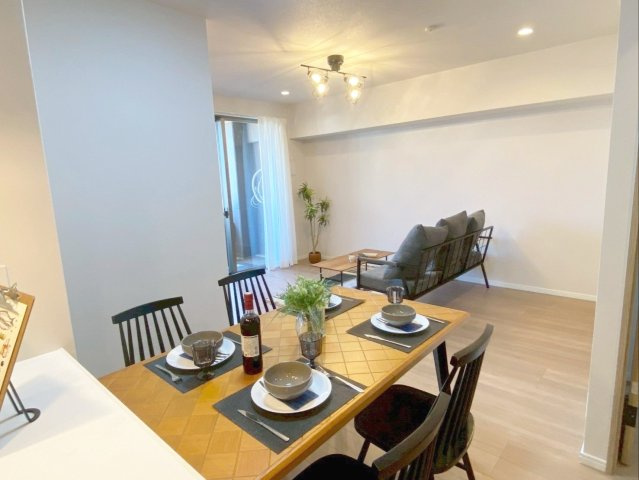 アクロス博多セントラルパークの居間・リビング|家族で食卓を囲むダイニング！