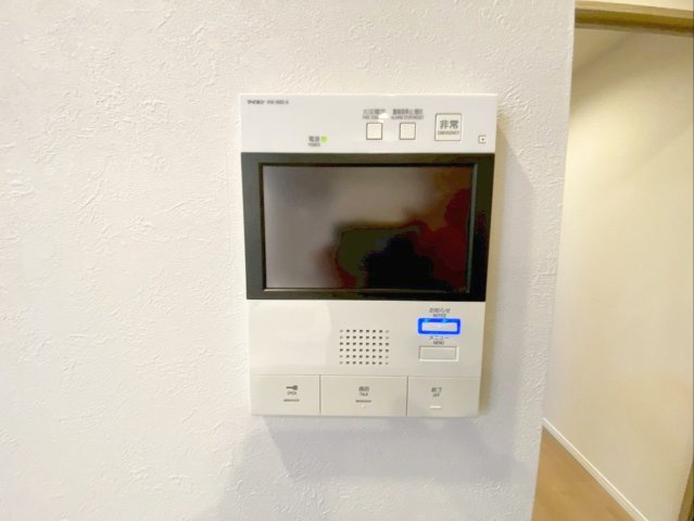 アクロス博多セントラルパークの防犯設備|来客の様子が確認できて安心の、モニター付きインターホンです！