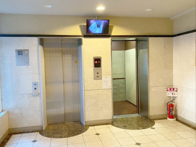 アクロス博多セントラルパークの設備|エレベーターは2基です！エレベーター内の様子が確認できる防犯カメラモニター付き！