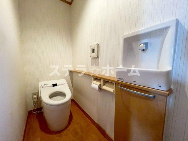 太田3 中古戸建のトイレ|落ち着いた色調のトイレです