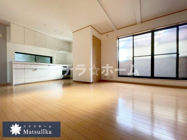 太田3 中古戸建の居間・リビング|ゆったりとしたリビングです