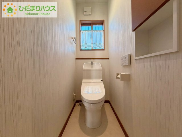 Grace Living 日立｜東大沼町3丁目　中古戸建のトイレ|"十分なスペースを確保したトイレ。
 収納もございますのでシンプルな空間を保てます。"													