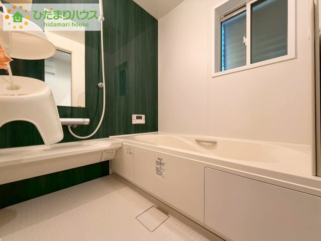 Grace Living 日立｜東大沼町3丁目　中古戸建の浴室|全館空調「Z空調」により、浴室や脱衣所との温度差が少なく、ヒートショック対策にもなっており、入浴時間をお知らせするアラーム機能付きで、長時間の入浴を防ぎ、安心して入浴できる機能性に優れた浴室です。