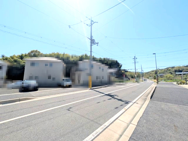 大津市真野１丁目中古住宅の前面道路含む現地写真