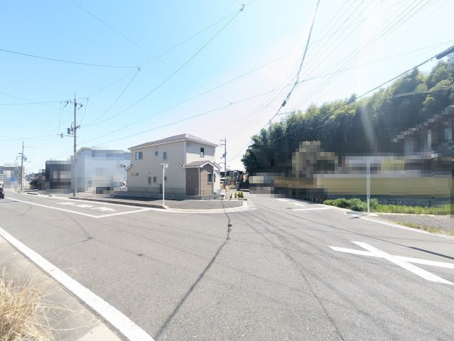 大津市真野１丁目中古住宅の前面道路含む現地写真