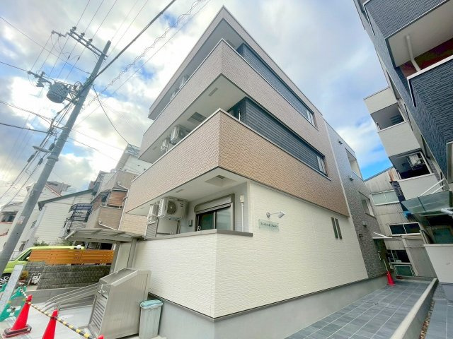 フジパレス十三ウエストの外観
