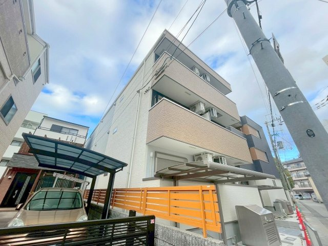 フジパレス十三ウエストの外観