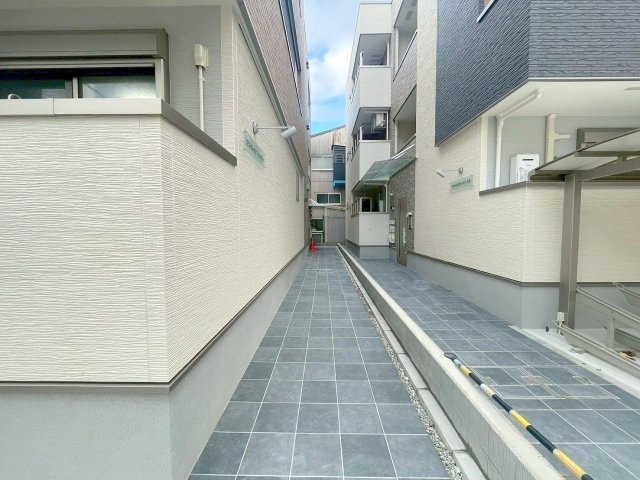 フジパレス十三ウエストのエントランス