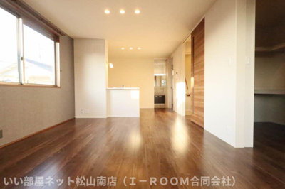 【居間・リビング】 | リラフォート西垣生Ⅱ