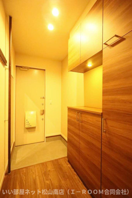 【玄関】 | リラフォート西垣生Ⅱ