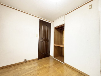 【洋室】 | コボリマンション北口 | 全居室収納付きでお部屋もすっきり片付きます