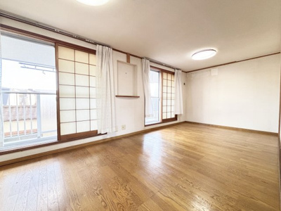 【居間・リビング】 | コボリマンション北口 | 南面バルコニーに面した明るいリビング