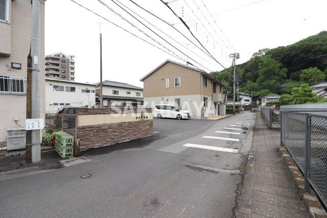 ベルグ Ⅲの周辺