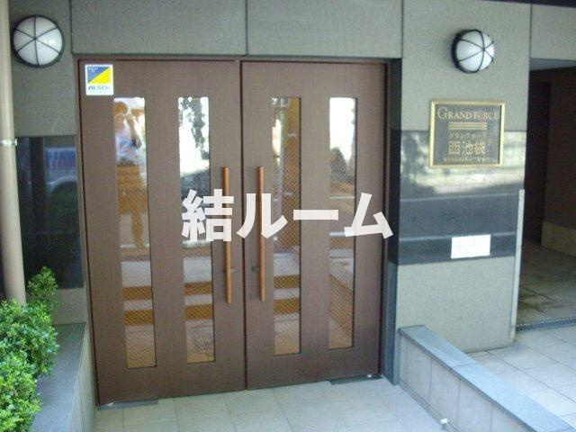 豊島区長崎１丁目の賃貸マンションのエントランス