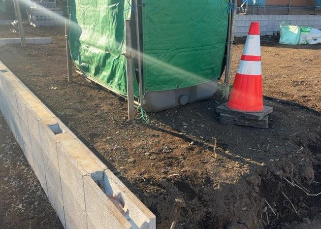 【庭】 | 家族でのBBQを行うのであれば3坪程度の広さがあればよいでしょう。ガーデニングや家庭菜園を楽しむ際は、手入れが行き届く範囲にすると安心です。また、庭のある方角や接道が気になる方は事前に確認しましょう。