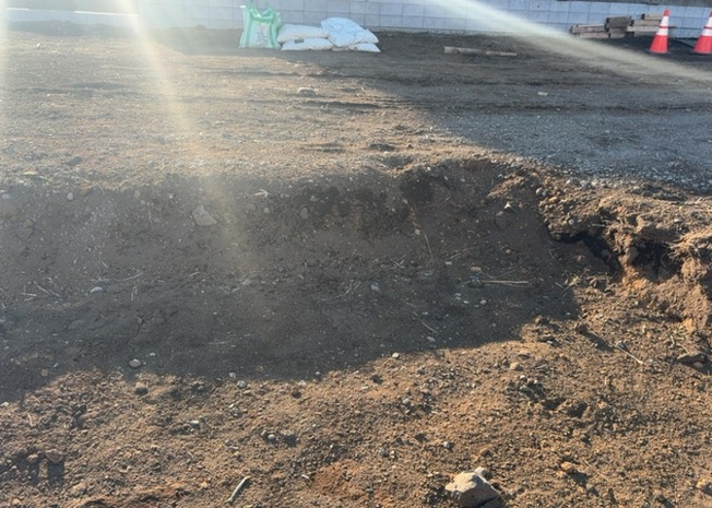 【玄関】 | 玄関は家の顔でもあり、家族以外の目にも止まる場所です。玄関は外との間を仕切る扉、靴などをしまっておく収納スペース、靴脱ぎのたたきスペース、来客とのやり取りをするドアホンなど複数のアイテムからなります。