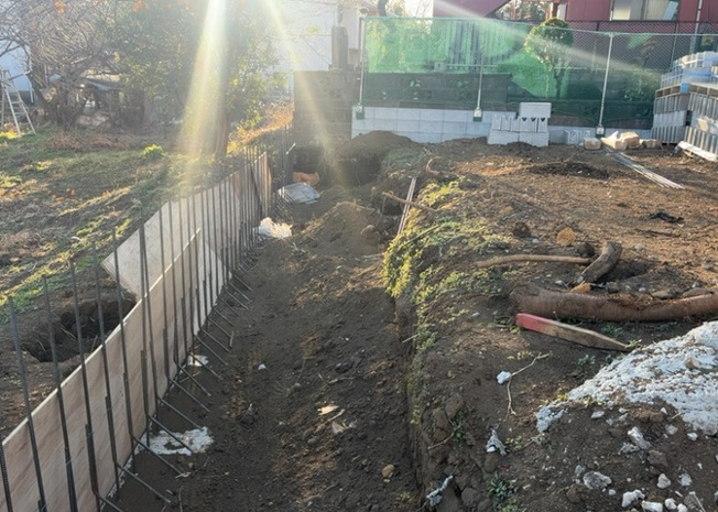 【庭】 | 庭があることでガーデニングや家庭菜園はもちろん、こどもの遊び場やペットを放して遊ぶことができます。また、家の周囲に余裕があるということです。隣地との間があれば、十分な日当たりと、風通しが確保できます。