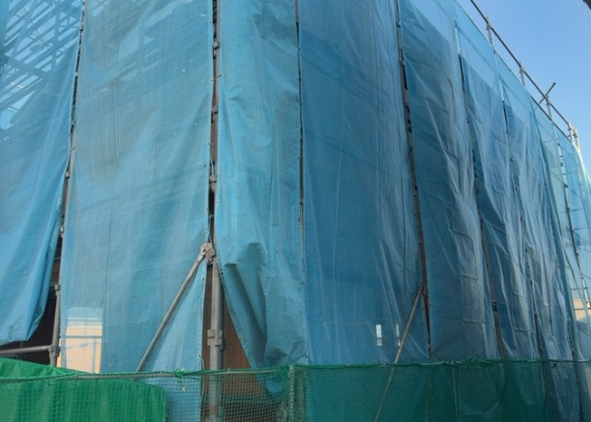 【構造・工法・仕様】 | 木造住宅とは土台、壁、柱など建築物の強度を支える構造体の材に木が使用されている構造を指します。構造体は建物の自重を支えるだけではなく風圧や水圧、積裁荷重などあらゆる衝撃に耐えるための基礎です。