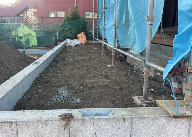 【庭】 | 家族でのBBQを行うのであれば3坪程度の広さがあればよいでしょう。ガーデニングや家庭菜園を楽しむ際は、手入れが行き届く範囲にすると安心です。また、庭のある方角や接道が気になる方は事前に確認しましょう。