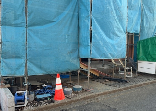 【駐車場】 | 駐車場と明記されていても、最小スペースでつくられた駐車場だと大型車は駐車できなかったり、出入りしにくくなったりする可能性があります。お車のサイズと購入したい物件の駐車場のサイズを現地で確認しましょう。