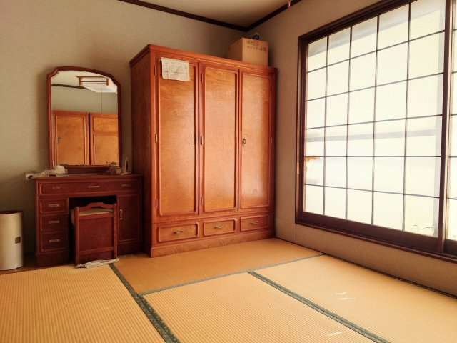 売中古戸建　藤枝市南新屋の和室|2階和室にも南東向きの大きな窓！