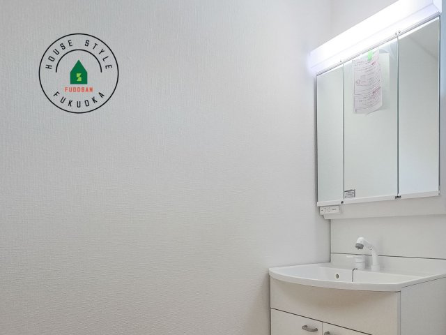 福岡市東区雁の巣1丁目第12-2棟（2号棟）の内観：施工例|洗面所は小さなプライベートスペース。歯磨き、洗顔と毎日施す個人空間。