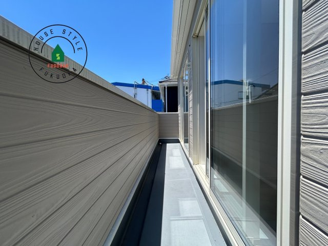 福岡市東区雁の巣1丁目第12-2棟（2号棟）の外観：施工例|バルコニーに自分のこだわりをもたせる。120％自由自在のバルコニー。もちろんお洗濯物を干す、ゴミを一時保管するなどもおまかせください。バルコニーを多目的スペースとして考えてみましょう。