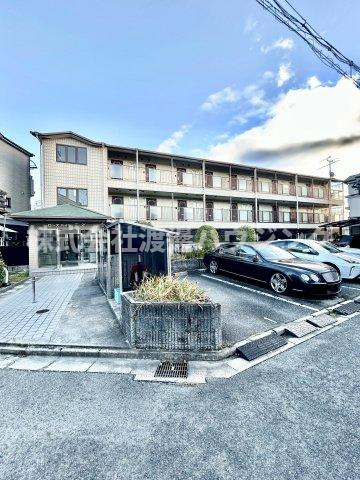 ローズハイツT・Kの駐車場