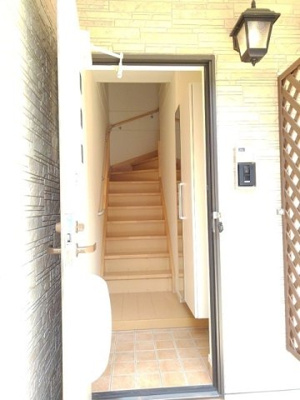 【玄関】 | アーバングレイスⅡ | 明るい玄関です