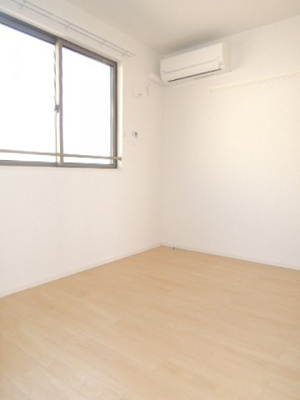 【内装】 | ファインティアラ | 明るい色調の室内です