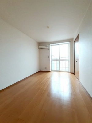 【居間・リビング】 | プレシャルマン | ゆったり過ごせる居間です