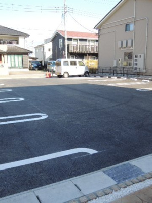 【駐車場】 | グレイス松富Ⅲ | 駐車場に車を止められます